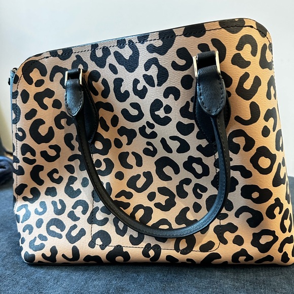 Kate Spade “Daisy” Leopard print shoulder bag - Picture 2 of 6
